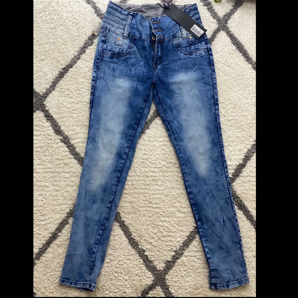 BRAND NEW Colombian booty lifting jeans